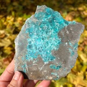 Gibbsite (1) slab with stand | crystal